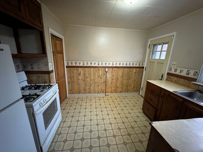 Building Photo - Single Family Home
