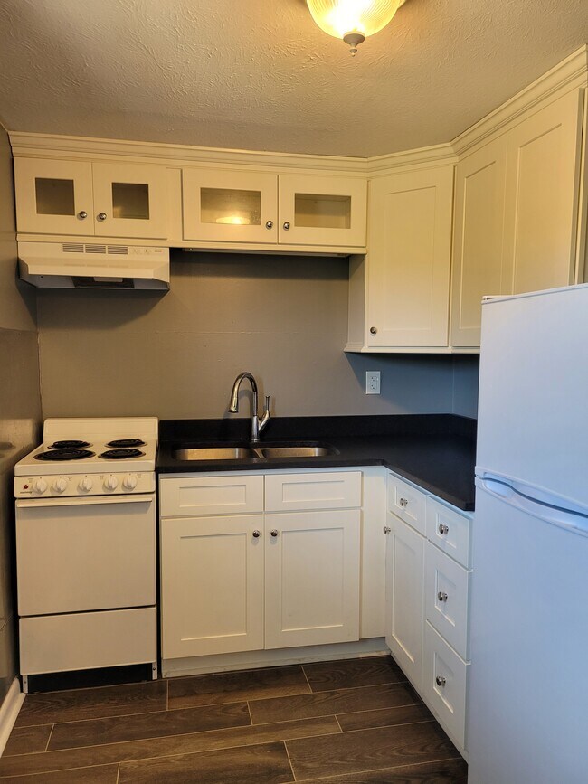 Kitchen - 5220 Jacksboro Pike
