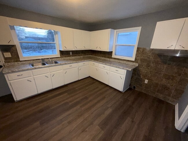 Building Photo - 2103 Willowrow Ave NE