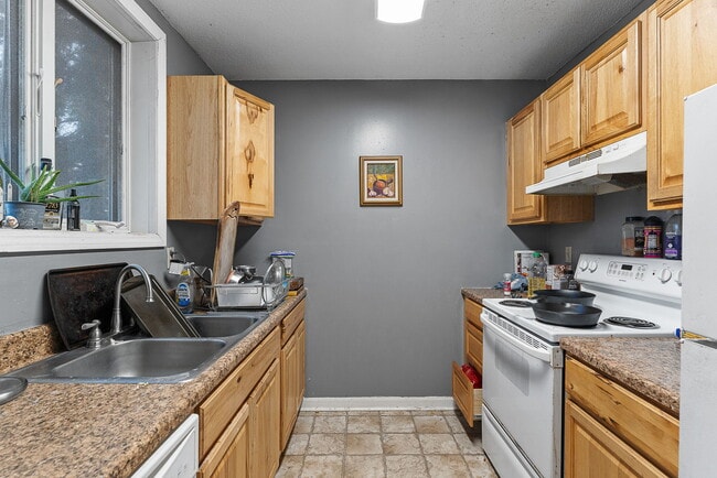 Building Photo - 349 Pearl St