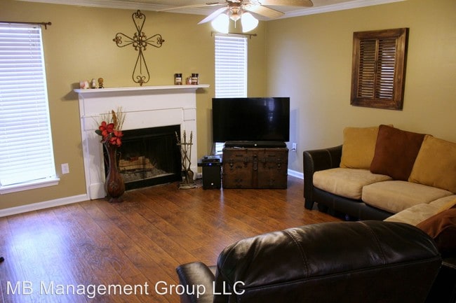 Building Photo - 2 br, 1.5 bath House - 5148 Sleepy Hollow