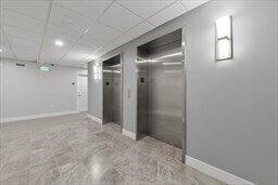 Foto del edificio - 585 Essex St