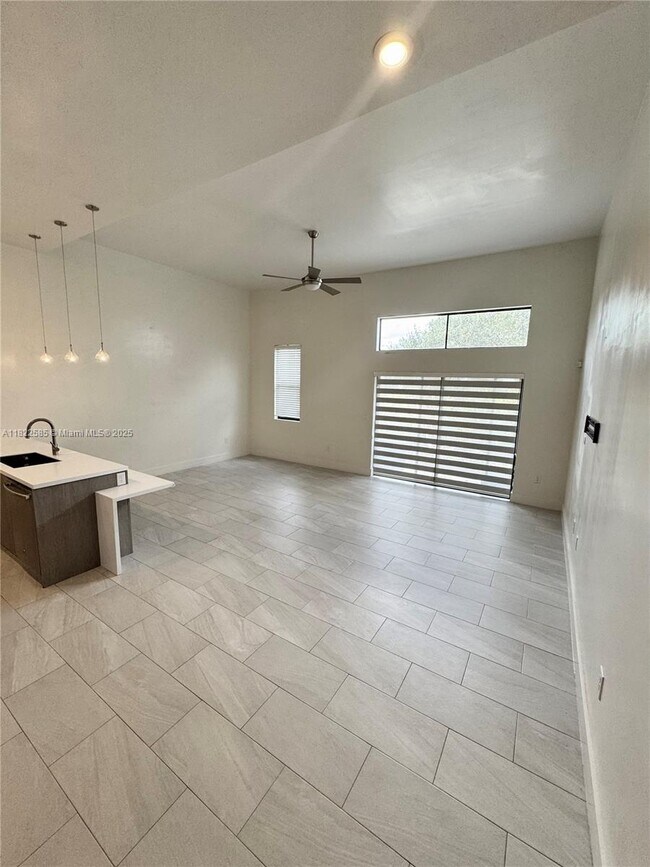 Foto del edificio - 891 NW 45th Terrace