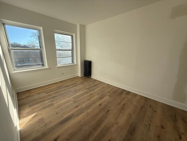 Foto del edificio - 6930 N Greenview Ave