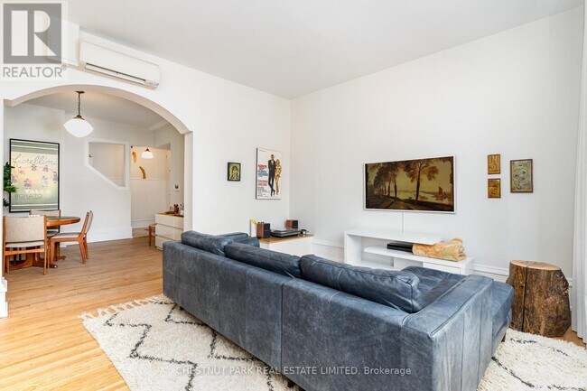 Building Photo - 787 Queen St W