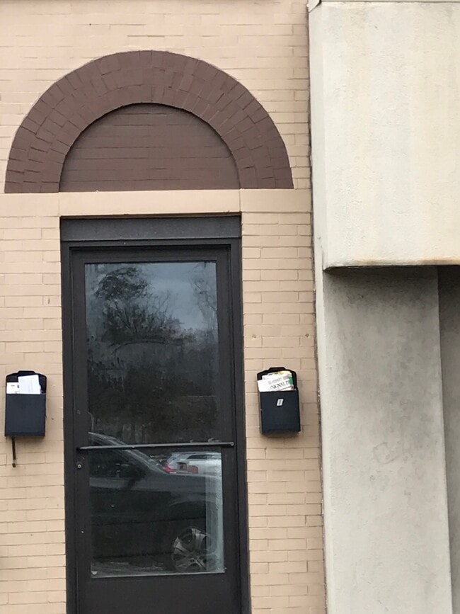 Private entrance - 604 Washington Ave