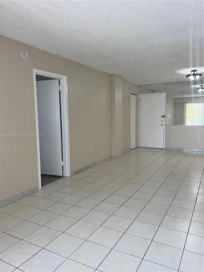 Foto del edificio - 1250 NE 125th St