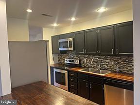 Building Photo - 12 Pine Woods Ct