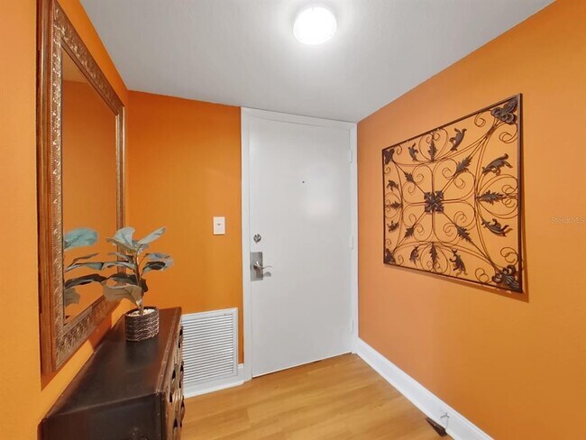 Building Photo - 556 Plaza Seville Ct