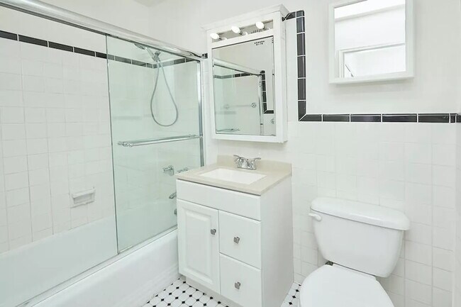 Foto del edificio - 1 BEDROOM 1 BATHROOM APARTMENT