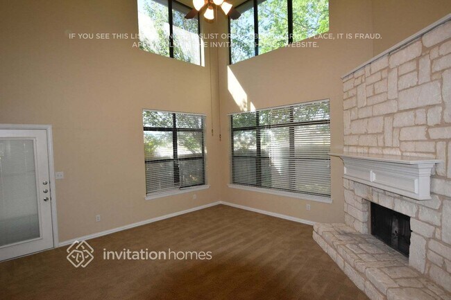 Building Photo - 2942 Greenway Dr