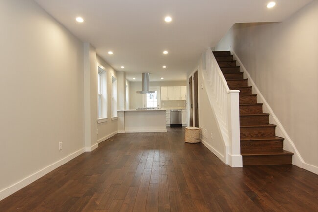 Building Photo - 136 Walnut Ave