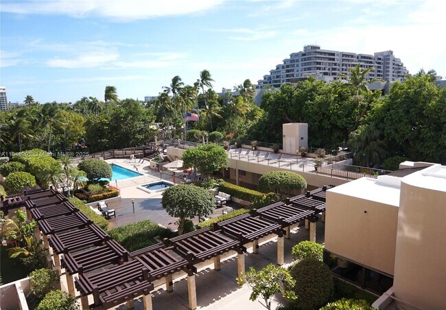 Foto del edificio - 251 Crandon Blvd