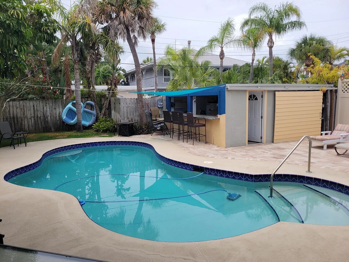 327 80th Ave Unit 1, St Pete Beach, FL 33706 327 80th Ave St Pete