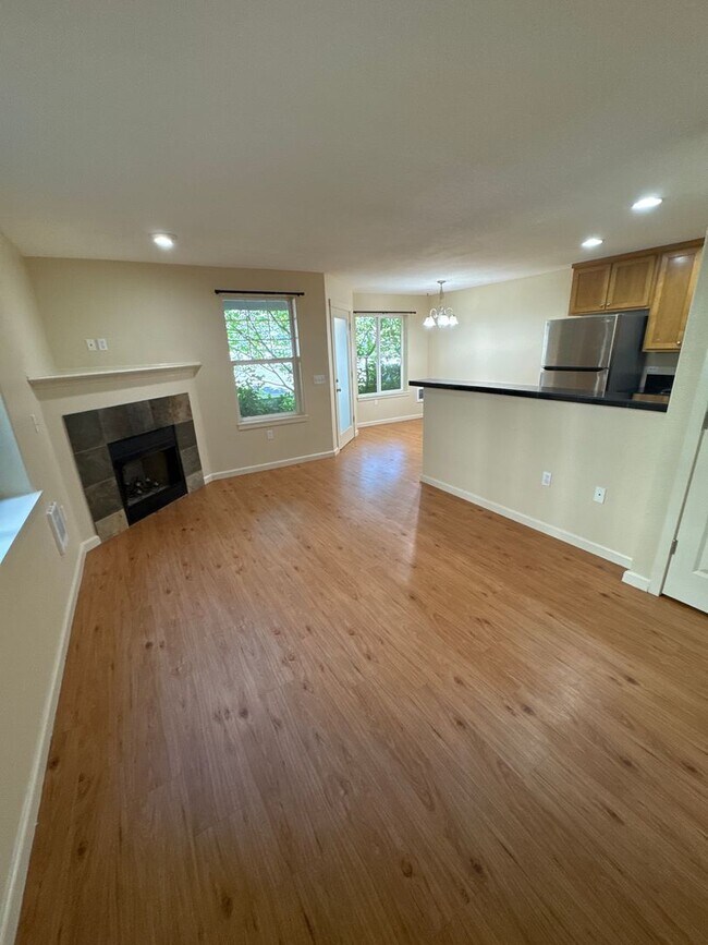 Foto del edificio - Beautiful 1 Bedroom 1 Bath Condo Located in Grand Oaks!