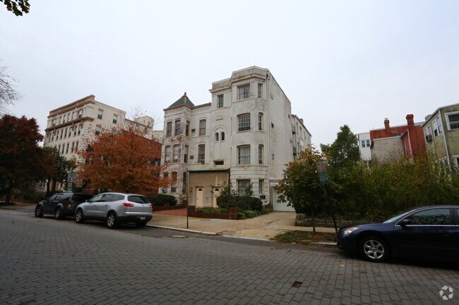 Building Photo - 115-117 12th St SE