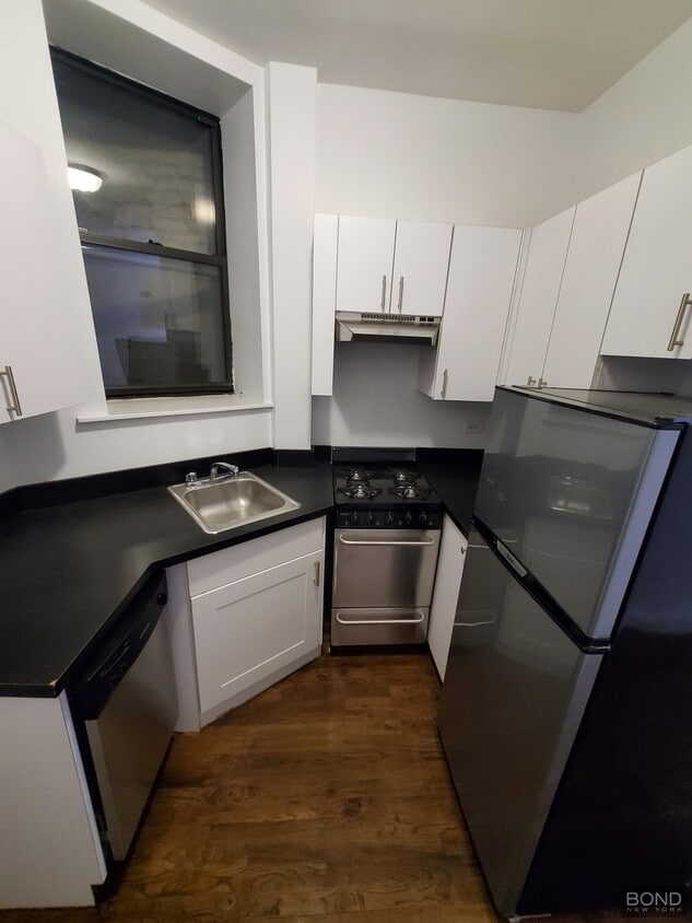 Primary Photo - 228 E 89th St