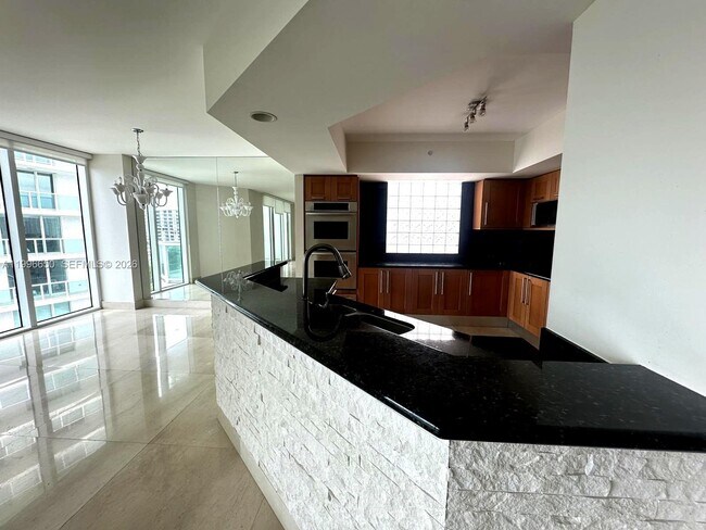Foto del edificio - 3301 NE 183rd St