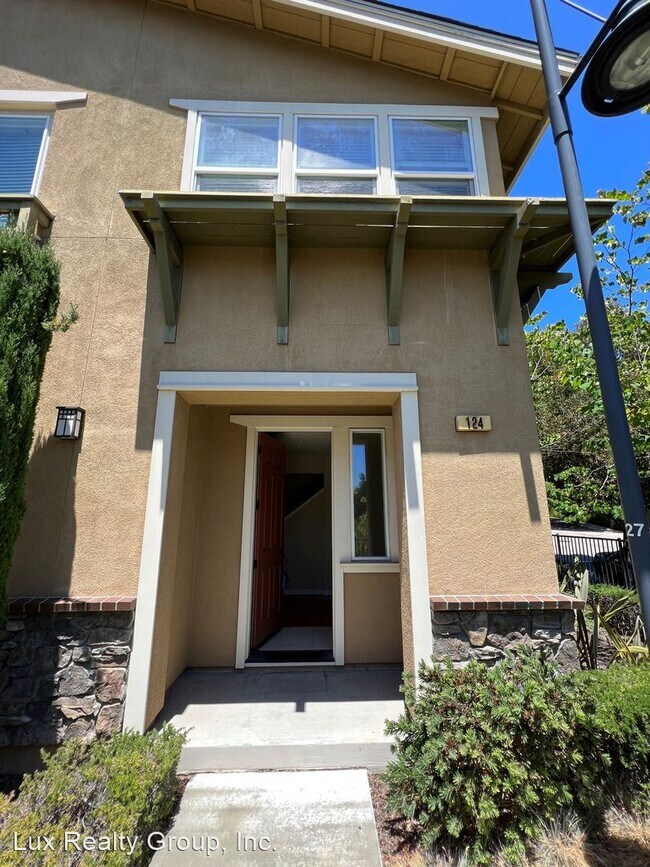 Building Photo - 4 br, 3 bath House - 124 West Crystal Cove...