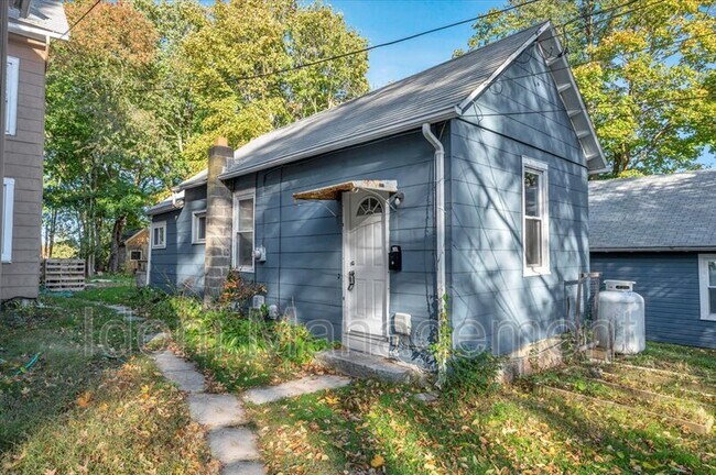 Building Photo - 327 Broad St