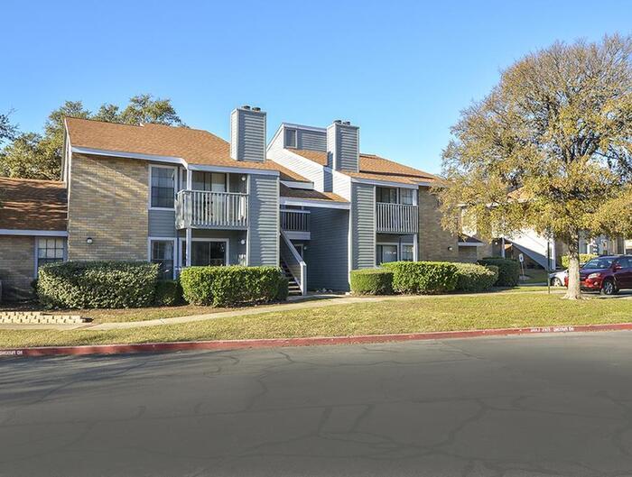 Primary Photo - 2626 Thousand Oaks Dr
