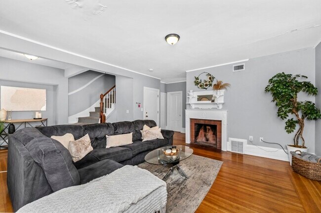 Building Photo - 4 Lombard St