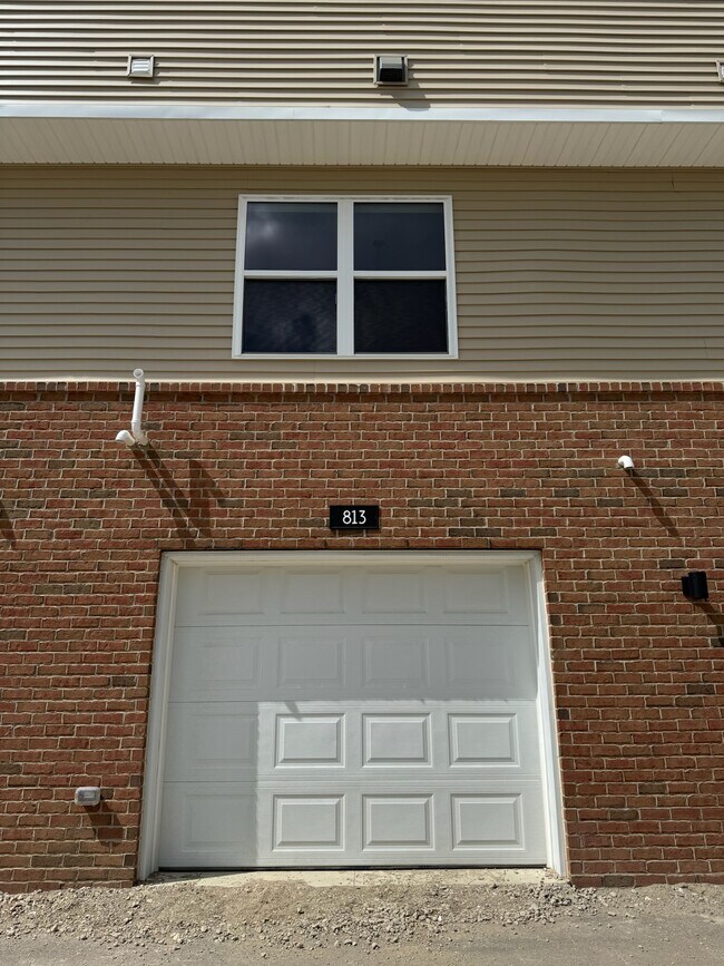 Foto del edificio - 813 Canterbury Ln