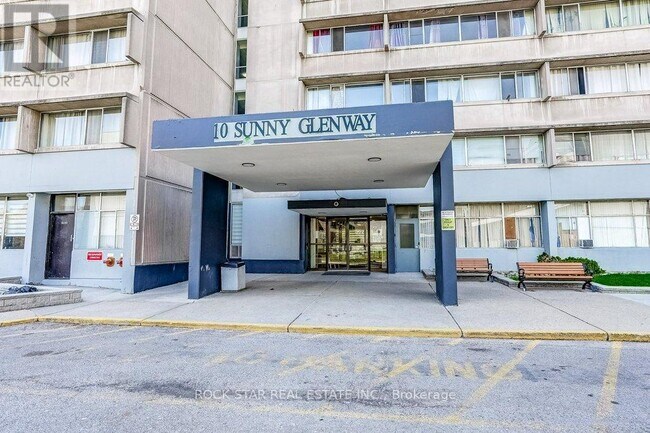 Photo du bâtiment - 10 Sunny Glenway