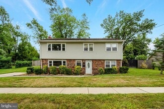Building Photo - 4213 University Dr