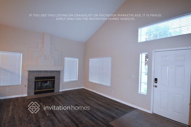 Building Photo - 7805 Robinglen Ave