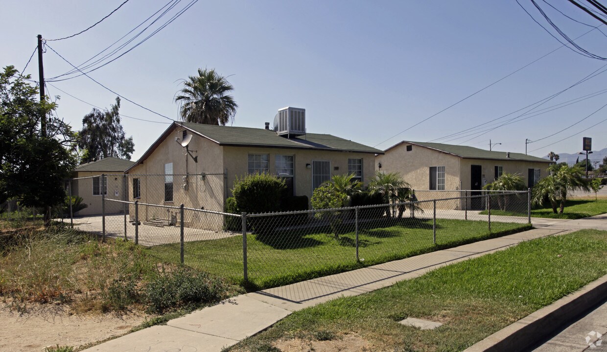 Primary Photo - 360-372 N Eucalyptus Ave