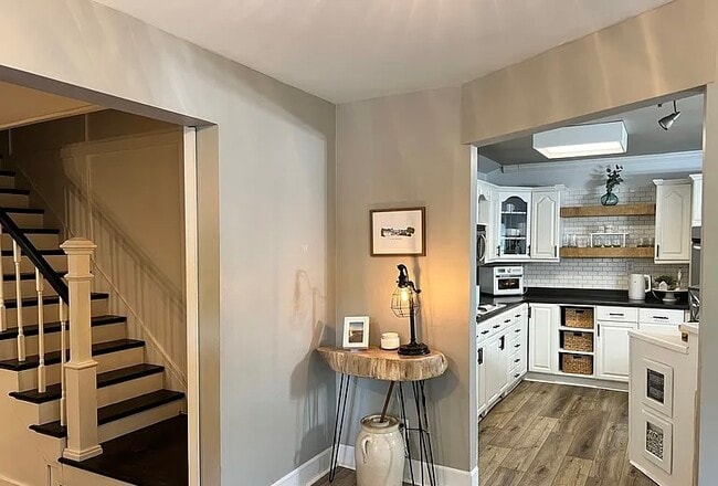 Photo - 561 Russell Rd Apartment