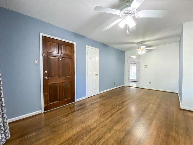 Building Photo - 10535 Seaford Dr