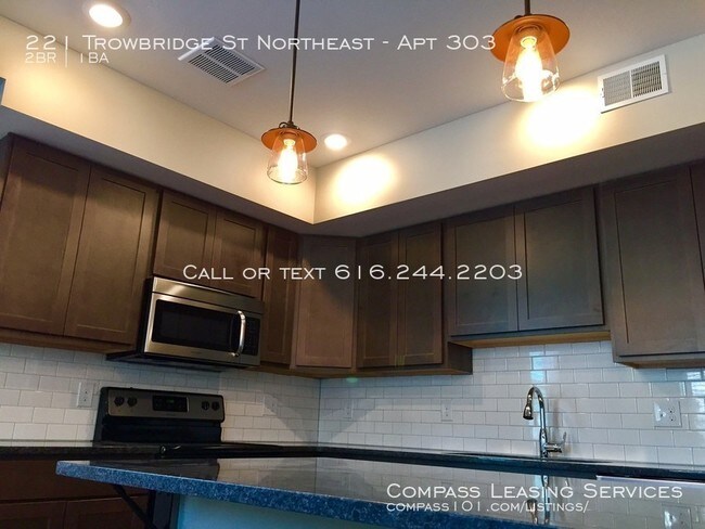 Foto del edificio - 221 Trowbridge St NE
