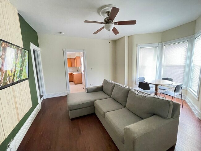 Sala de estar - 18 Otsego St