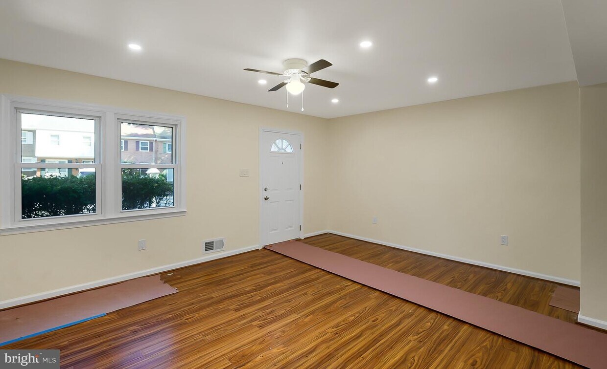 Foto principal - 14733 Barksdale St