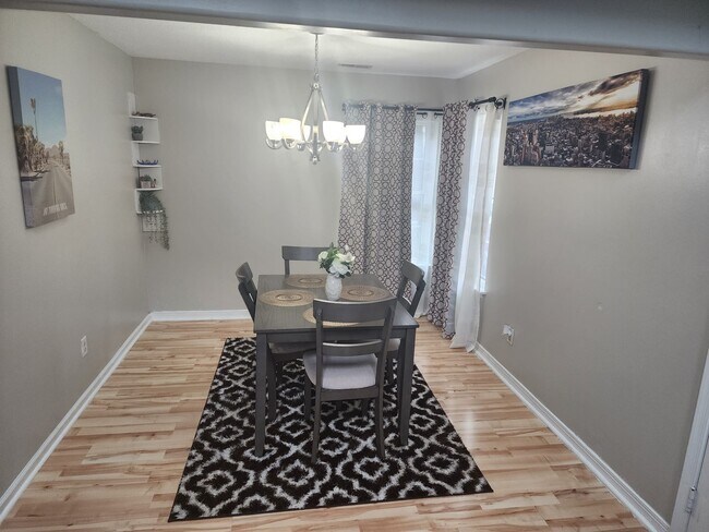 Foto del edificio - 300 Windy Oak Run