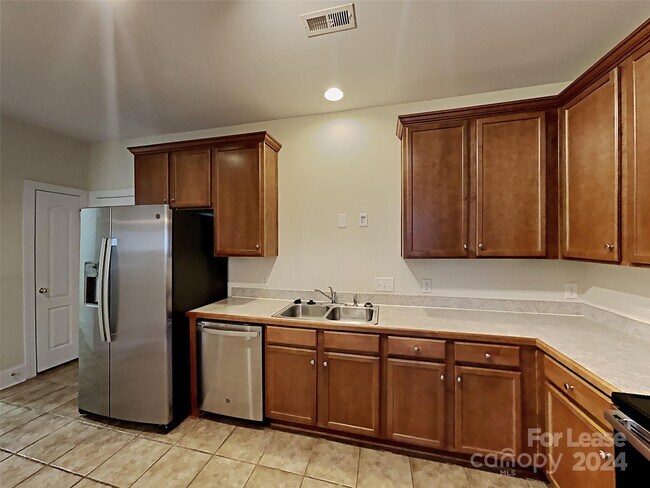 Foto del edificio - 4137 Cedar Point Ave