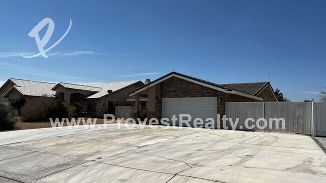 Building Photo - 3 bedroom, 2 bathroom Spring Valley Lake H...