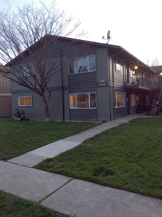 Foto del edificio - 1909 33rd Ave