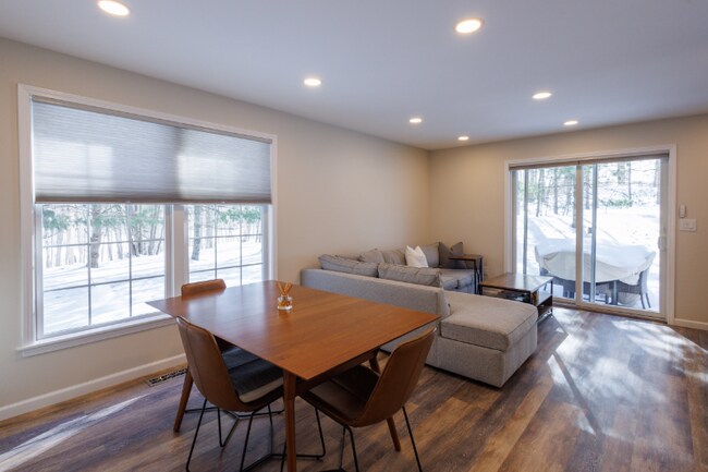 Foto del edificio - 301 Alexandra Ct