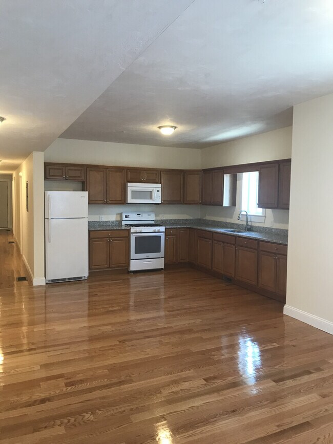 Building Photo - 17 3rd Ave