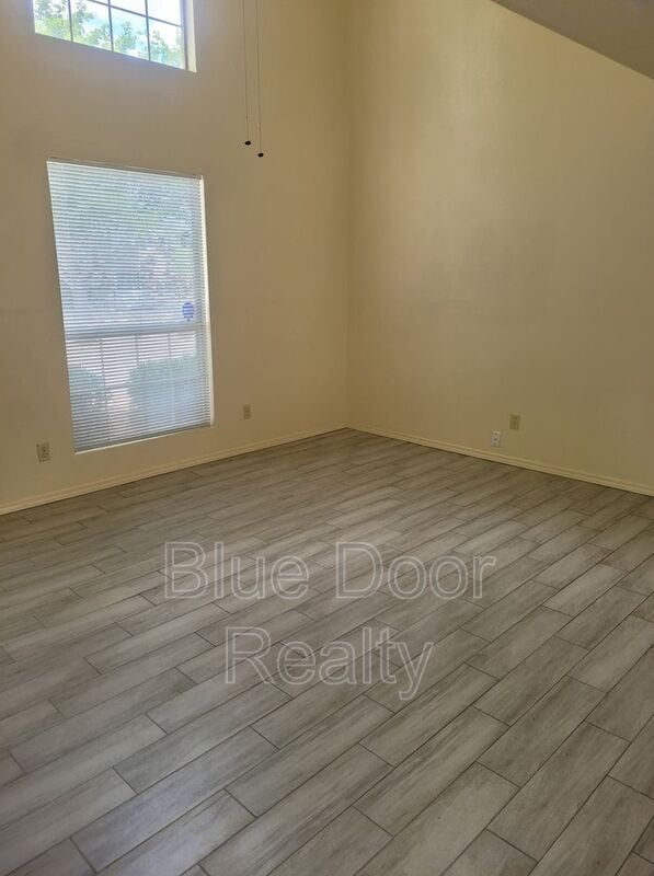 Building Photo - 1604 Twinberry Dr NE