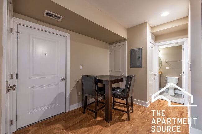 Building Photo - 3138 S Indiana Ave