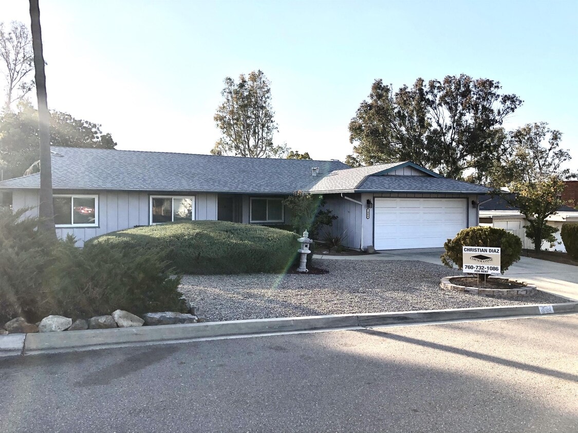 Primary Photo - 1064 La Reina Dr