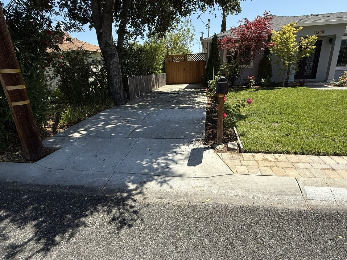 Driveway - 1368 Lillian Ave