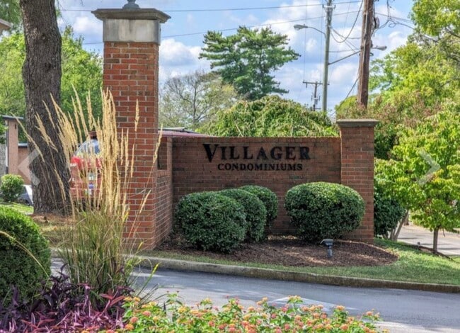 Building Photo - 2601 Hillsboro Pike