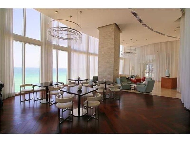 Building Photo - 15901 Collins Ave