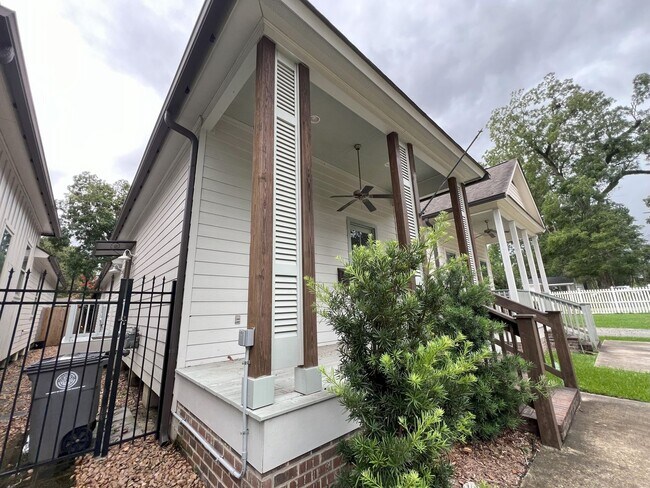 Foto del edificio - 2 bedroom, 2 bathroom home located in Baton Rouge, LA near LSU