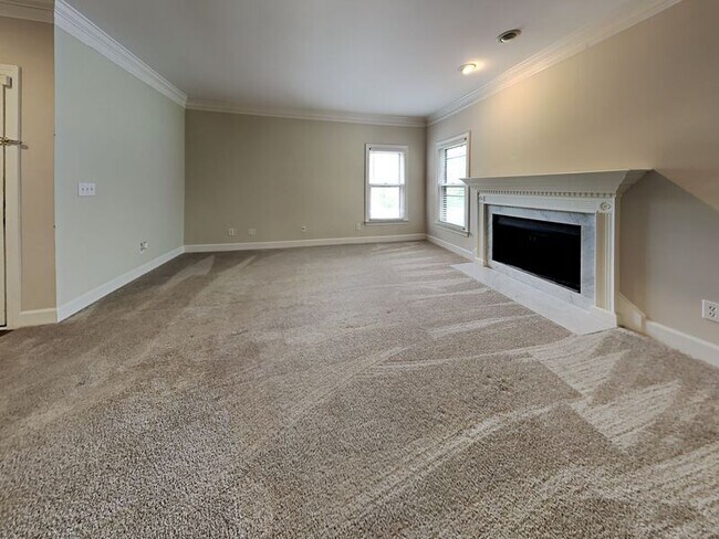 Building Photo - 702 Arkland Pl